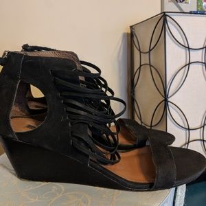Matiko Strappy Wedge Size 9